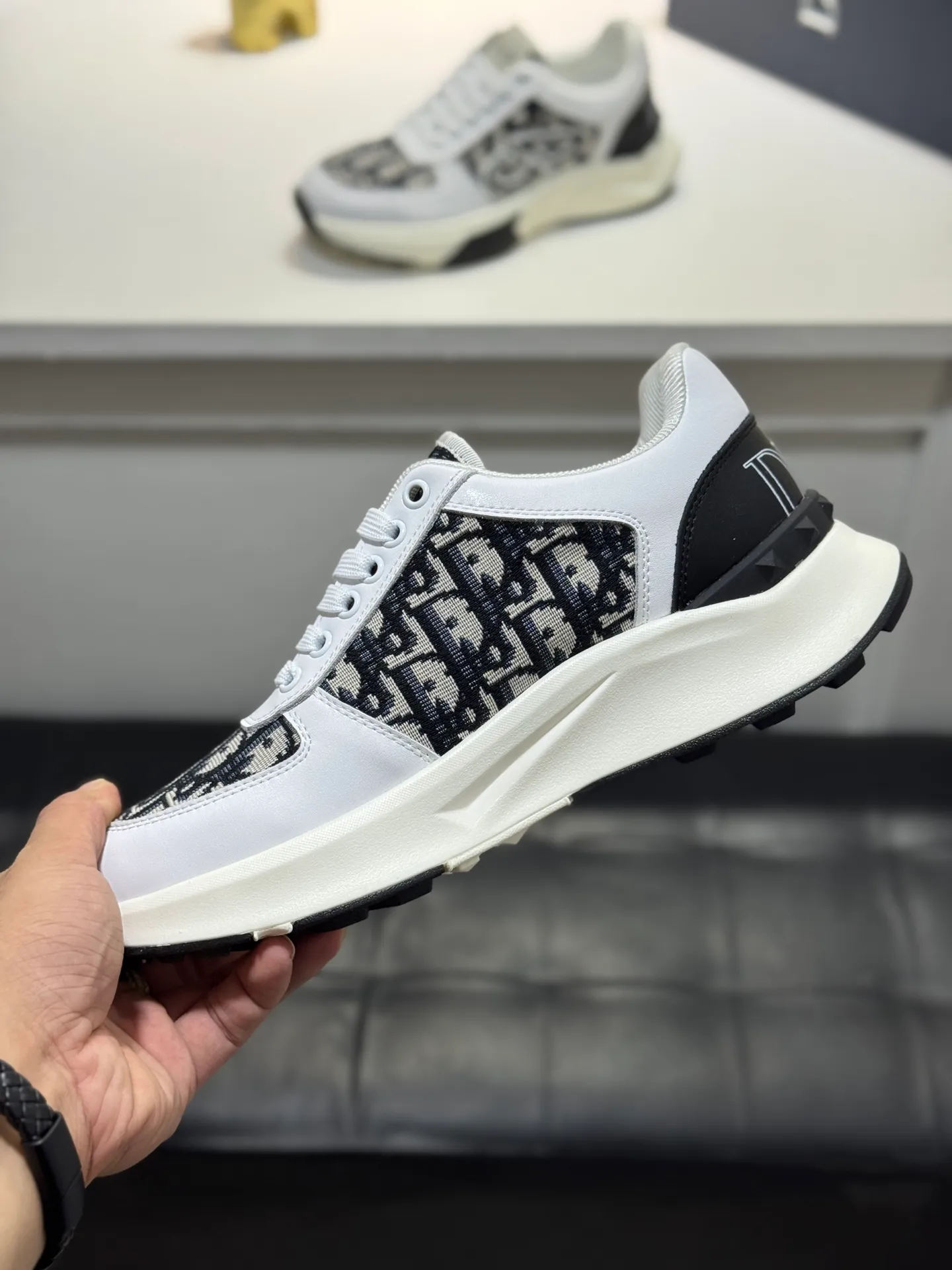Men's shoes 💰440 [New style] 🐞🐞Original quality! Dior🔥Christan Dior (Dior) hot style [new style]⚠⚠️Top purchasing agent🔍🔍Men's HK counters are on sale simultaneously. Sole: The original sole is specially provided by the original factory. The exclusive movable molded sole is super comfortable. The original factory follows the order. 🔍🔍The high-quality multi-color splicing design is exquisite and unique. 💪Details determine the quality. We only make shoes with care. You can enter and leave the counter at will. Welcome to compare 🇮🇹 Size: 38-44 (45 customized